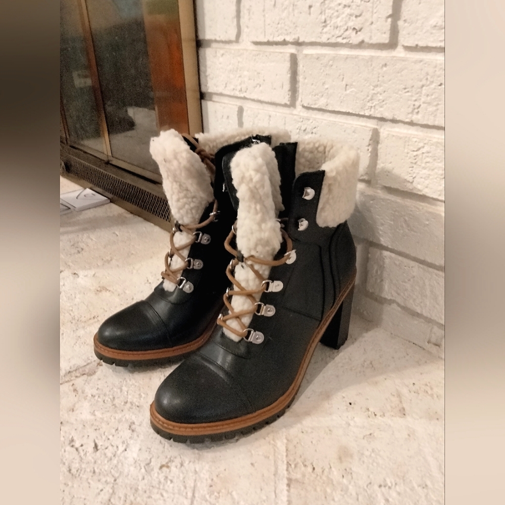 Laced boots with high heel